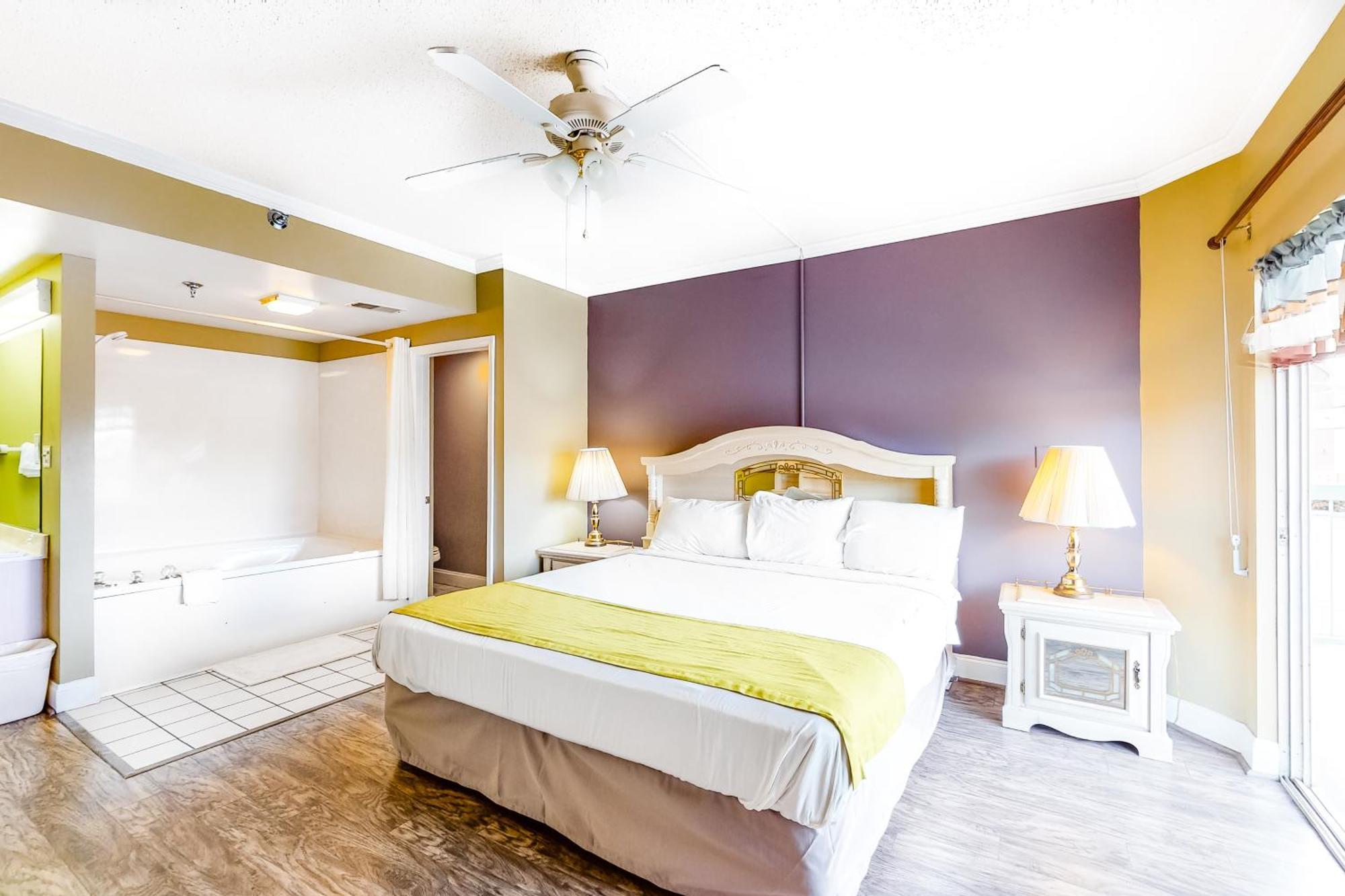 Pigeon Forge Paradise Room photo